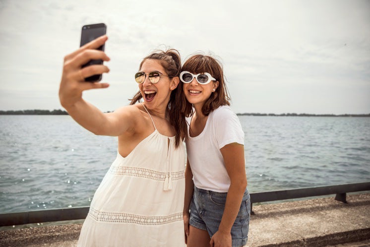 beach-boardwalk-selfie_4460x4460-746-opt